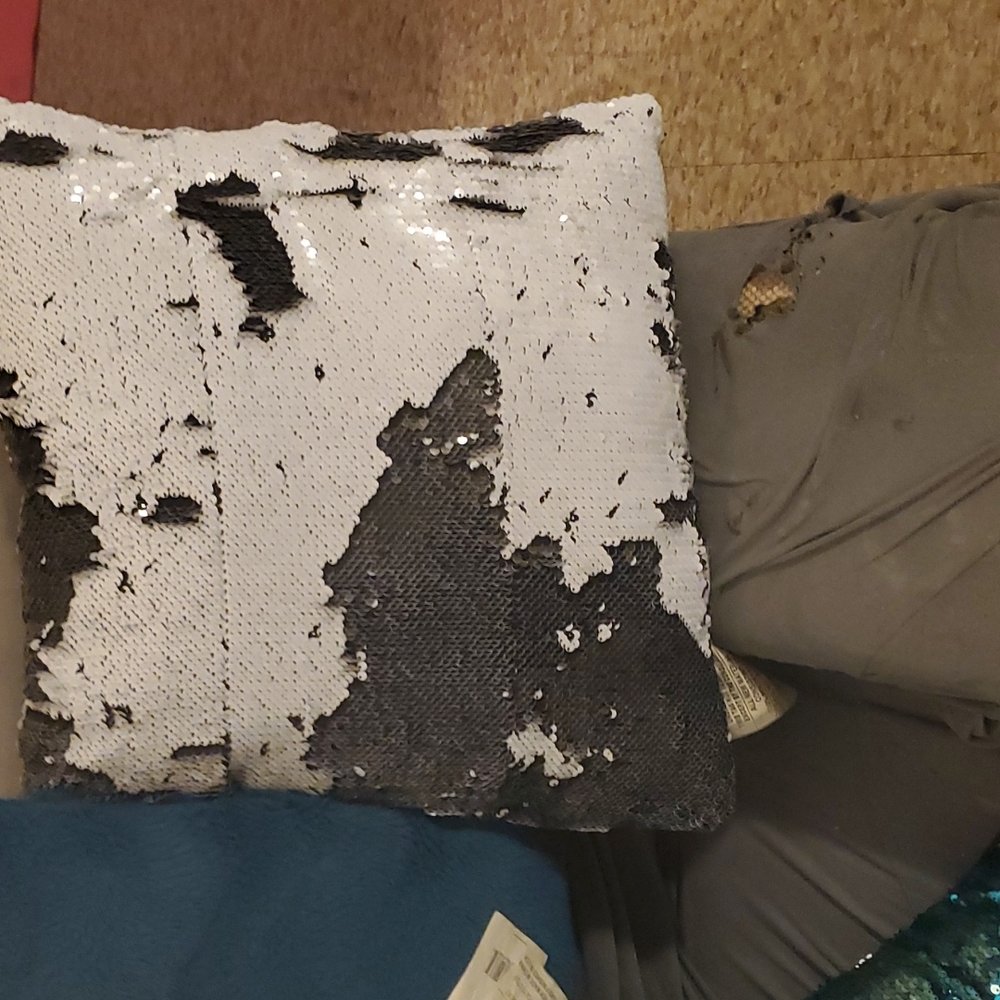 Assorted accent pillows - Picture 4 of 6